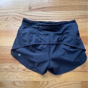 🌼Lululemon work out shorts